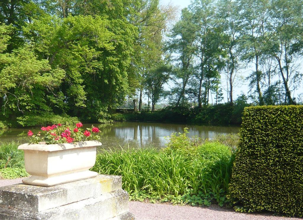 Chateau De Beneauville Bed and Breakfast Petiville  Exterior foto